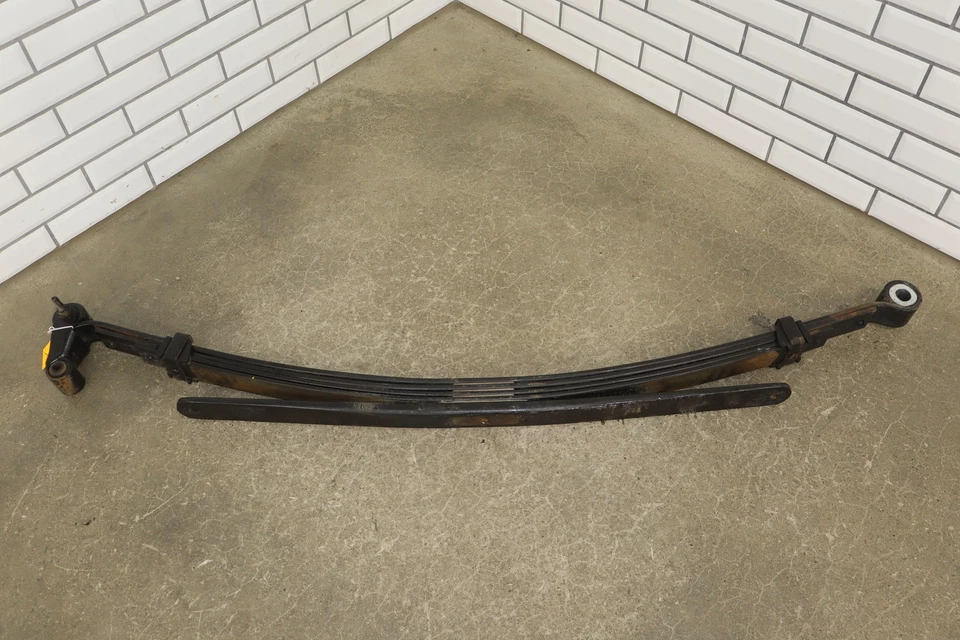 01-10 Chevy GMC 2500HD OEM Rear Leaf Springs Pair Left/Right - Image 2 of 4