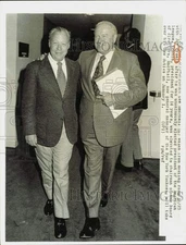 1975 Press Photo Lee McPhail & Joe Cronin walk from American League meeting, IL