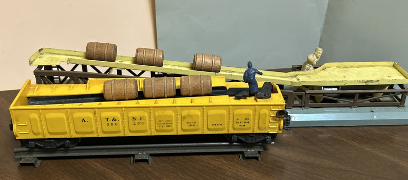 Works See Video. Lionel #362 Barrel Loader & Barrel Car #356250, Tested