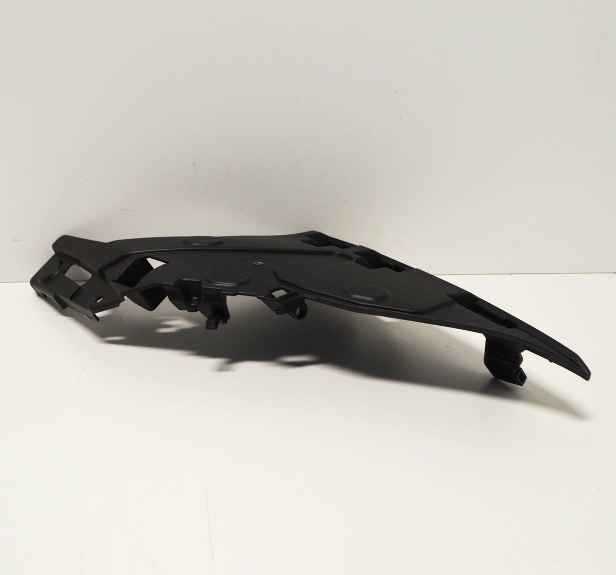 BMW X6 F16 Front Right Fender Bracket 51657337632 7337632 New  