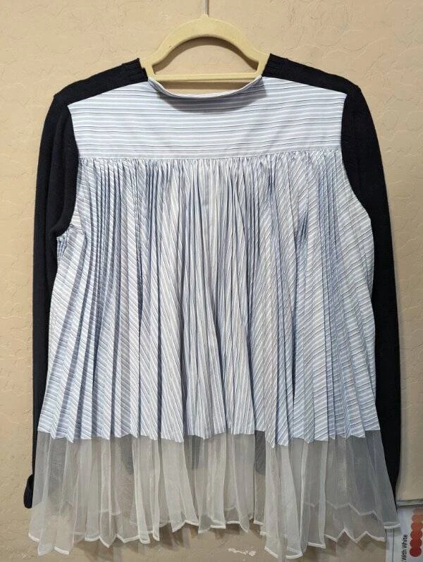 Precioso suéter de punto de lana a rayas azules plisado con paneles Sacai talla 2 (M) Foto 3 de 4