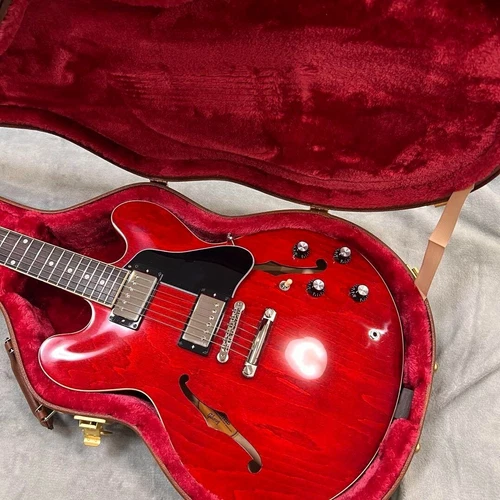 Gibson ES-335 60s Cherry 2023 Semi-Hollow Guitar Near Mint From JAPAN