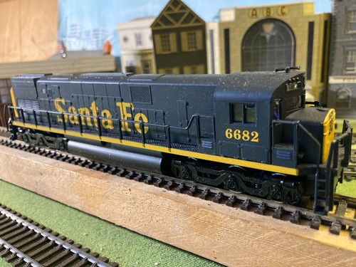 Mehano Alco Century C-628 Santa Fe 6682, Siegeldosenmotor, Messingschwungrad neuwertig HO | Zustand: Used