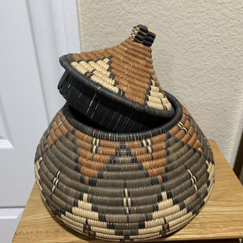 South Africa Zulu Tribal Hand Woven Basket With Lid - Picture 7 of 7