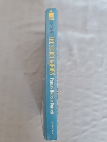 The Secret Garden by Frances Hodgson Burnett - Paperback - Picture 3 of 5
