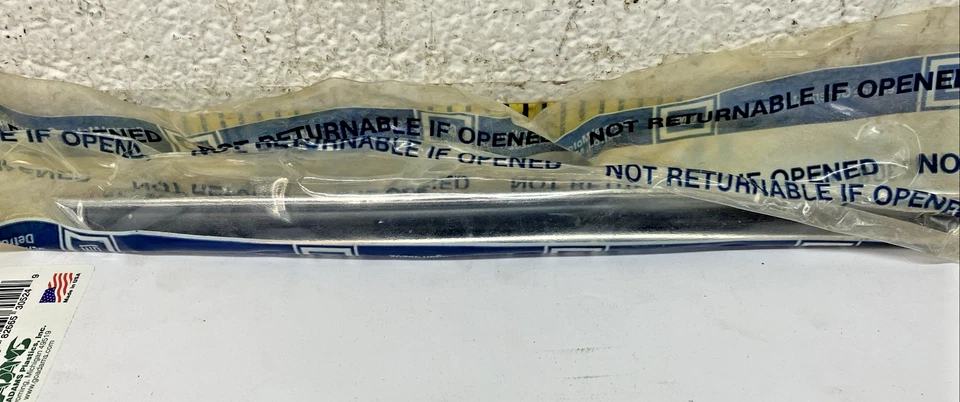 Nuevo moldura de guardabarros delantero azul GM 12308770 1983-1984 Oldsmobile Cutlass (884) OEM Foto 2 de 4