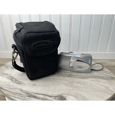 Olympus Camedia D-580 Zoom 4.0MP Digital Camera Silver + Case Powers ON