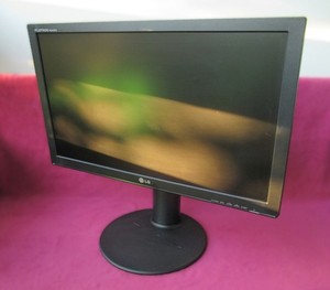 Monitor LG FLATRON W2442PA 24" defekt Ersatzteil PC Bildschirm Standfuß höhenver