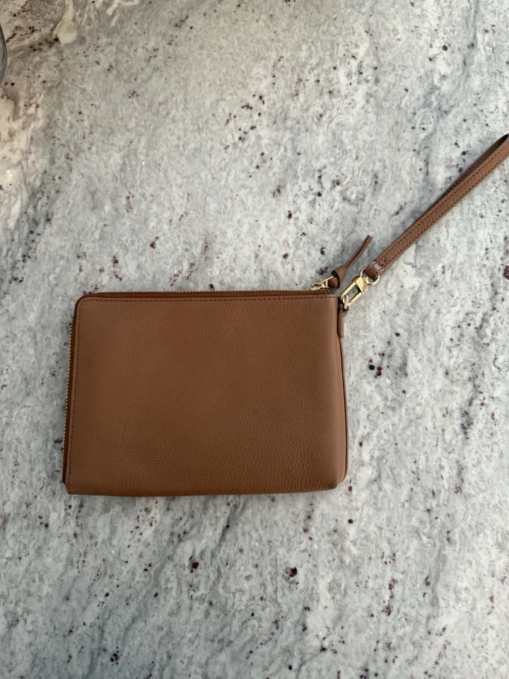 "Muñequera de cuero Tory Burch 5 3/4"" X 8""" Foto 2 de 3