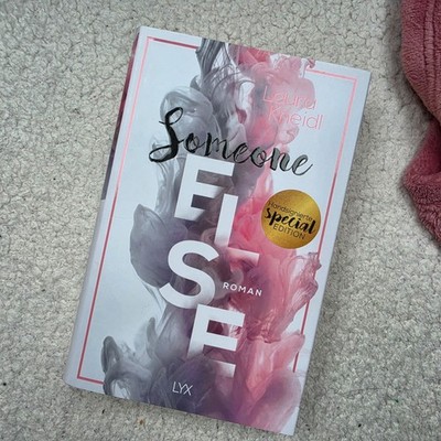 ''Someone Else'' von Laura Kneidl (limitierte und signiete Hardcover Ausgabe)