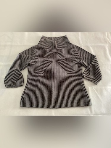 Source Unknown Gray and Black Ribbed Mock Neck Sweater size small 6/1