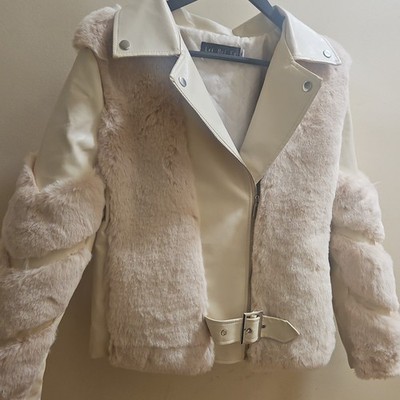 Lei Bei Er Beige Cream Faux Fur Collared Belted Short Jacket Women