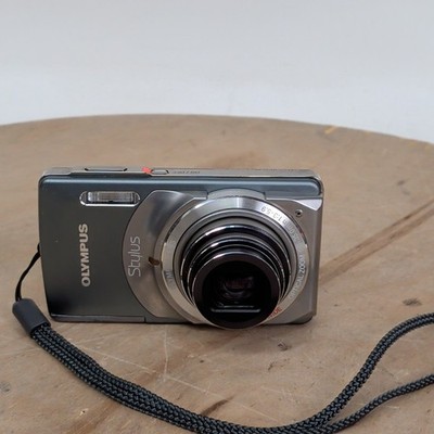 Olympus Stylus 7010 12.0MP Digital Camera Silver Point Shoot Works w/Batt & Card