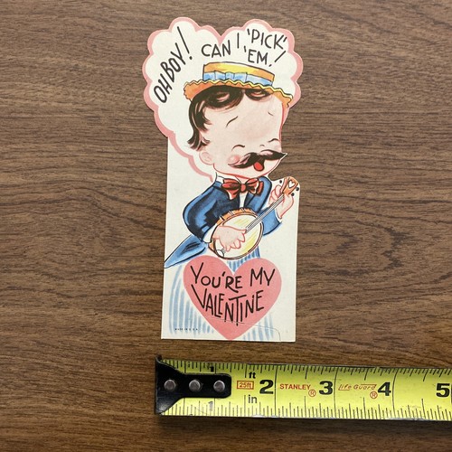 Tarjeta de felicitación del día de San Valentín de la década de 1940 de colección niño en traje con bigote jugando banjo P1A - Imagen 9 de 10