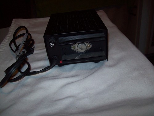 Pyramid PS-8KX Regulated Power Supply Benchtop 13.8V 6A 100W fused protection - Zdjęcie 5 z 7