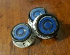 3 Guitar Speed Grip Top Hat volume/tone knobs.. Silver/Blue Met... JAT C.G.P 