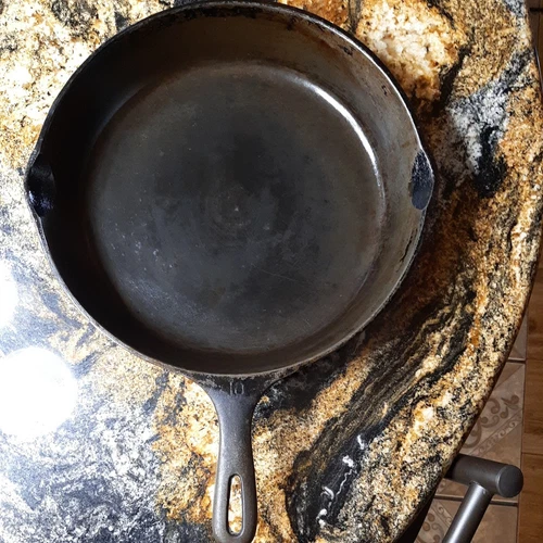 Vintage Unmarked Wagner Ware No. 10  Cast Iron Skillet - 11 3/4” Made in USA
