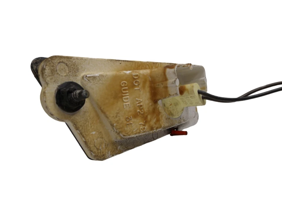 Oldsmobile Toronado 1979-1985 pasajero trasero RR luz marcadora usada OEM 5970630 Foto 4 de 4