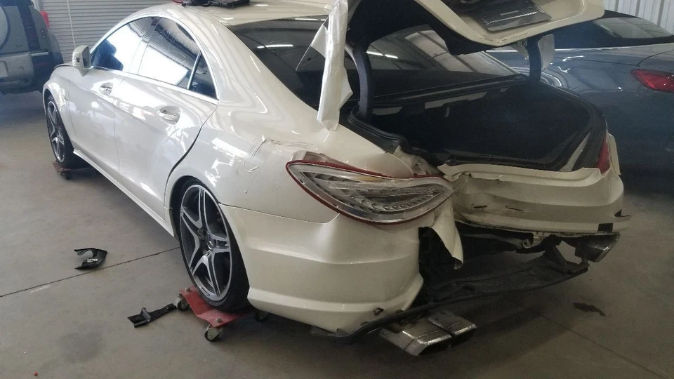 13 MERCEDES BENZ CLS63 AMG C218 DOOR ASSEMBLY FRONT RIGHT PASSENGER WHITE - Image 3 of 4