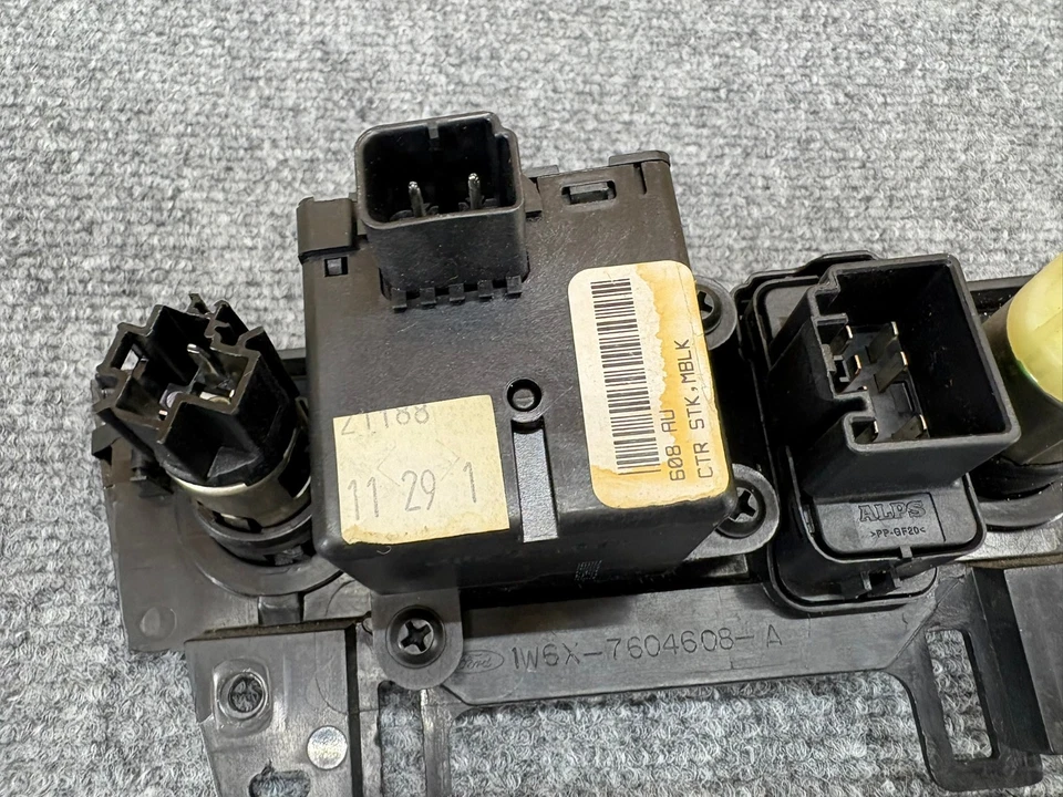 Interruptor de botón superior cubierta puerto tomacorriente ford thunderbird 2002-2005 OEM Foto 4 de 4