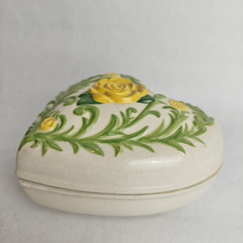 Vtg Heart Shaped Trinket Jewelry Box Yellow Rose Green Vines Soft Blue Lining - Picture 10 of 12