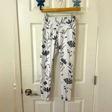 Layer 8 women’s XS white leggings with floral design