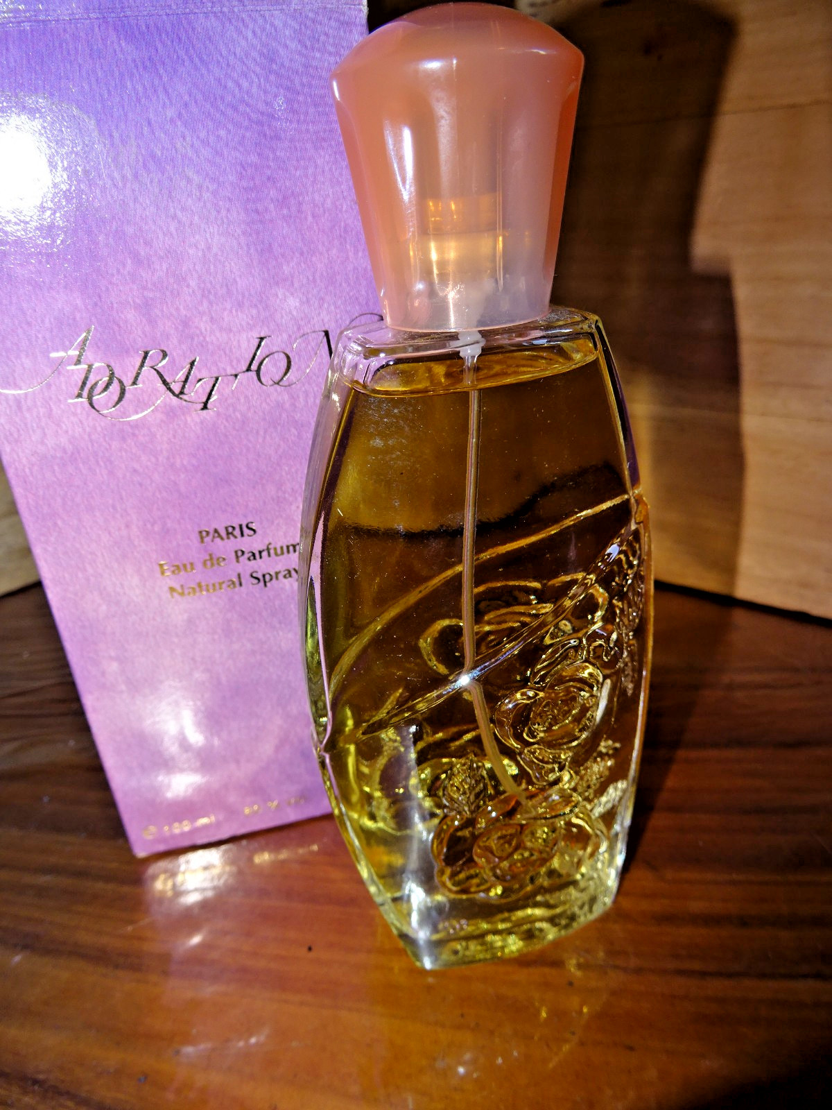 Parfum Adoration réveillez vos sens avec cette Eau de Parfum symbole de confiance absolue