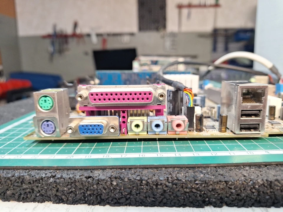 Carte mère Asus P4R8T REV 1.03 Socket 478 + Pentium 4 2.4 GHz DDR400 💾 Rétro PC - Photo 3/4