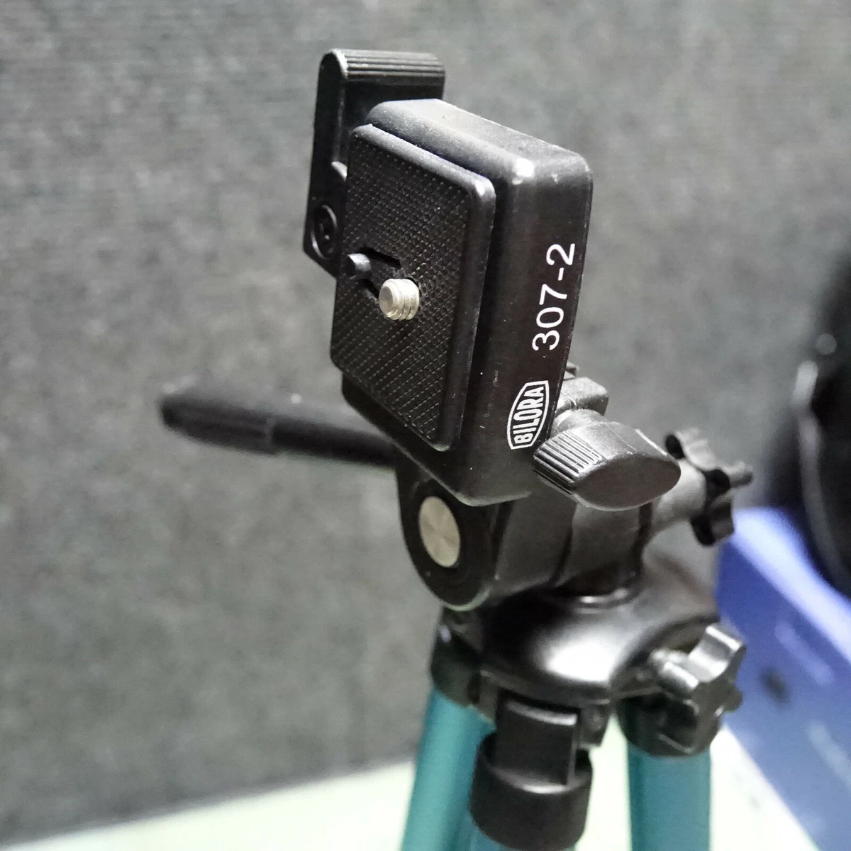 Bilora 307-2 Foto Stativ ultraleicht aus Aluminium mit schnell Wechselplatte