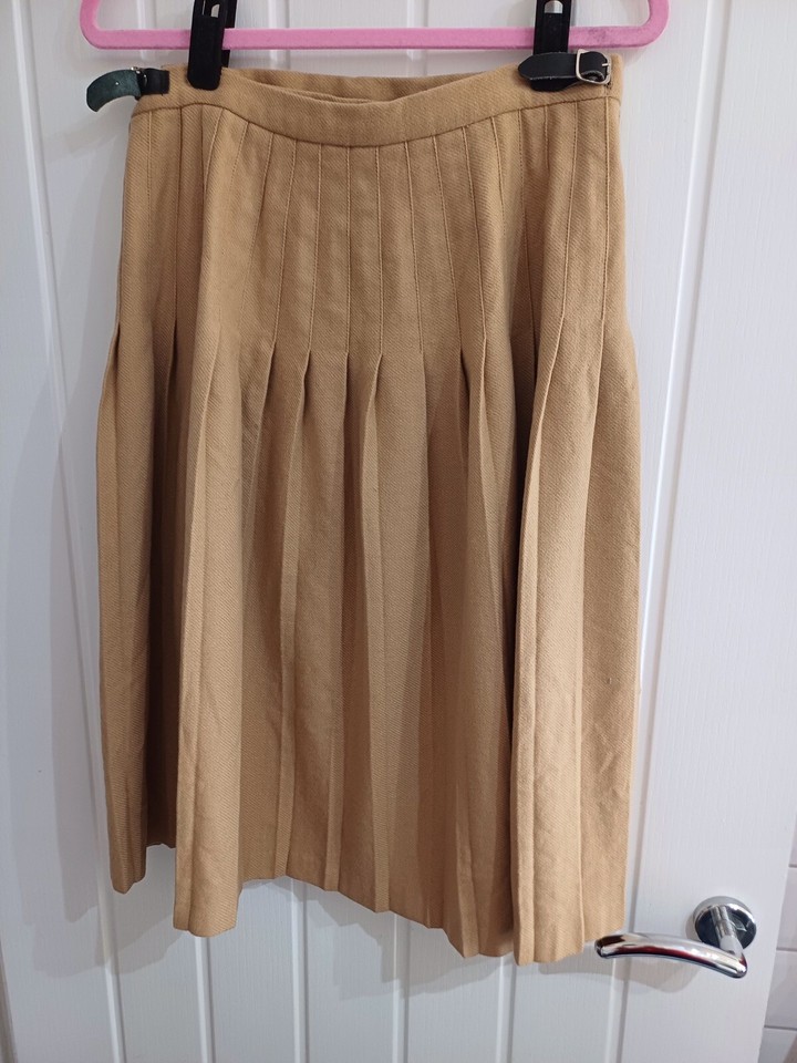 Vintage Pure New Wool Pleated Wrap Skirt , Safety Pin, Vintage Size 16