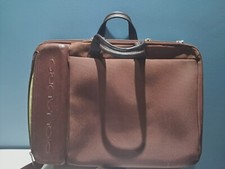 custodia e borsa per laptop in pelle sintetica di grande stile.