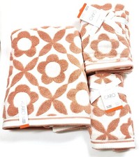 CARO COTTON WHITE,BURNT ORANGE 'X' 'O' S DAISY BATH,2 HAND OR 2 FINGERTIP TOWEL