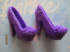 BARBIE DOLL / PAIR OF SHOES: BOOTS, PUMPS ....... (598)