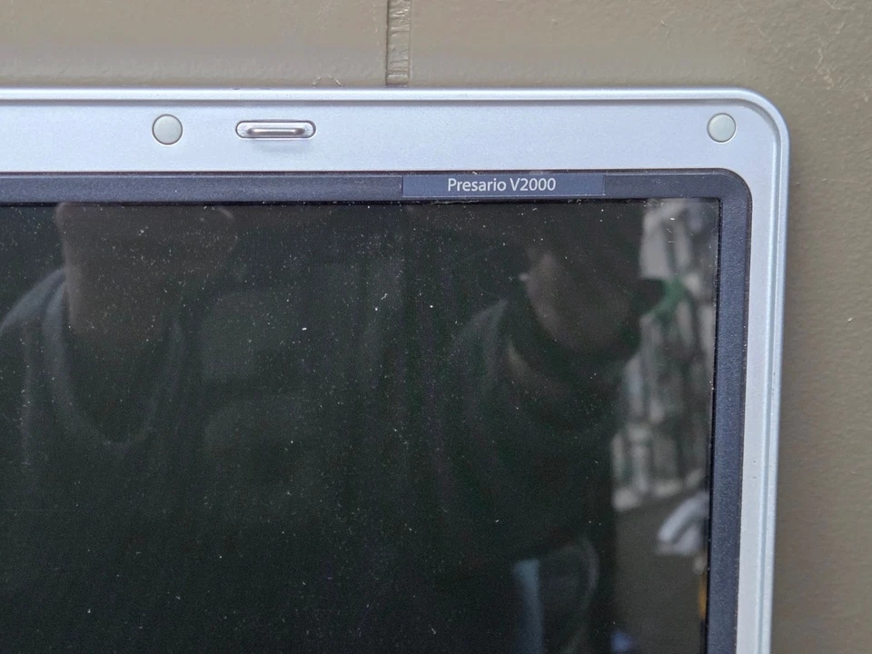 14" Compaq Presario V2000 Laptop Screen Assembly RL175 - Image 2 of 4