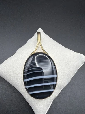 Large 9ct Gold And Banded Agate Pendant - Malcolm Gray - Image 1 of 4