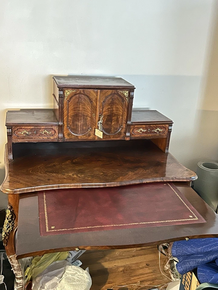 Antiguo escritorio francés Luis XV con mesa de escribir Foto 2 de 2