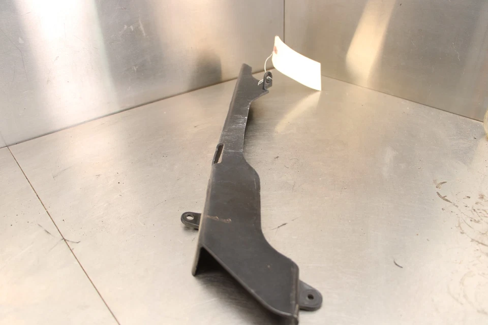 99-02 YAMAHA YZF R6 REAR BACK DRIVE CHAIN GUARD COVER SHIELD - Imagem 4 de 4