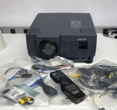 Infocus LP770 Home Theatre Projector **WORKING** REMOTE + CATALOG + CABLES
