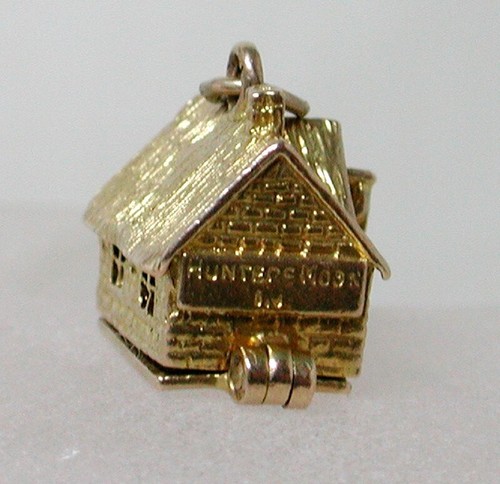 9ct Country Pub Heavy Solid Gold Charm 22626 - Picture 3 of 5