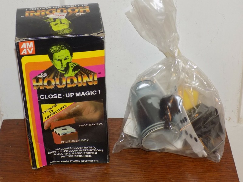 Vintage 1987 The Great Houdini Close Up Magic Set in Box