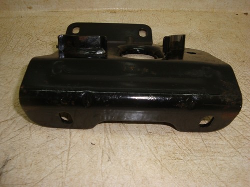2004 04 POLARIS SPORTSMAN 700 CRANKCASES MOTOR ENGINE BRACKET MOUNT PLATE - Picture 3 of 5