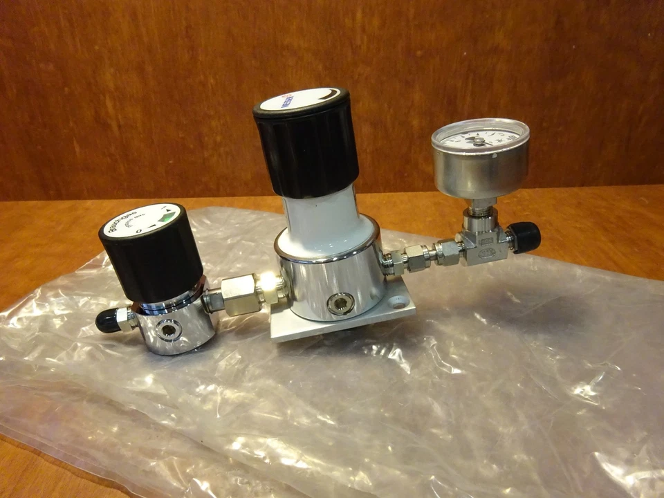 Messer stainless steel air gas pressure regulator 40/10bar - Image 2 of 4