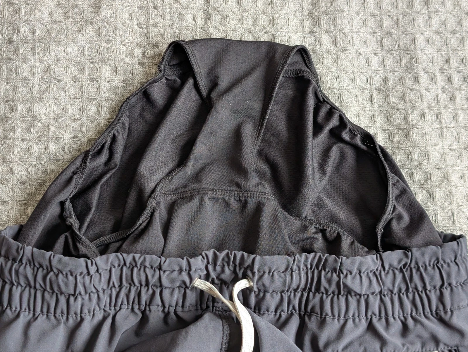 vuori clementine 2.0 stretch drawstring lined shorts