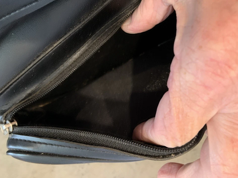 Carcaj de tiro con arco Neet de cuero negro con tubos de plástico Foto 4 de 4