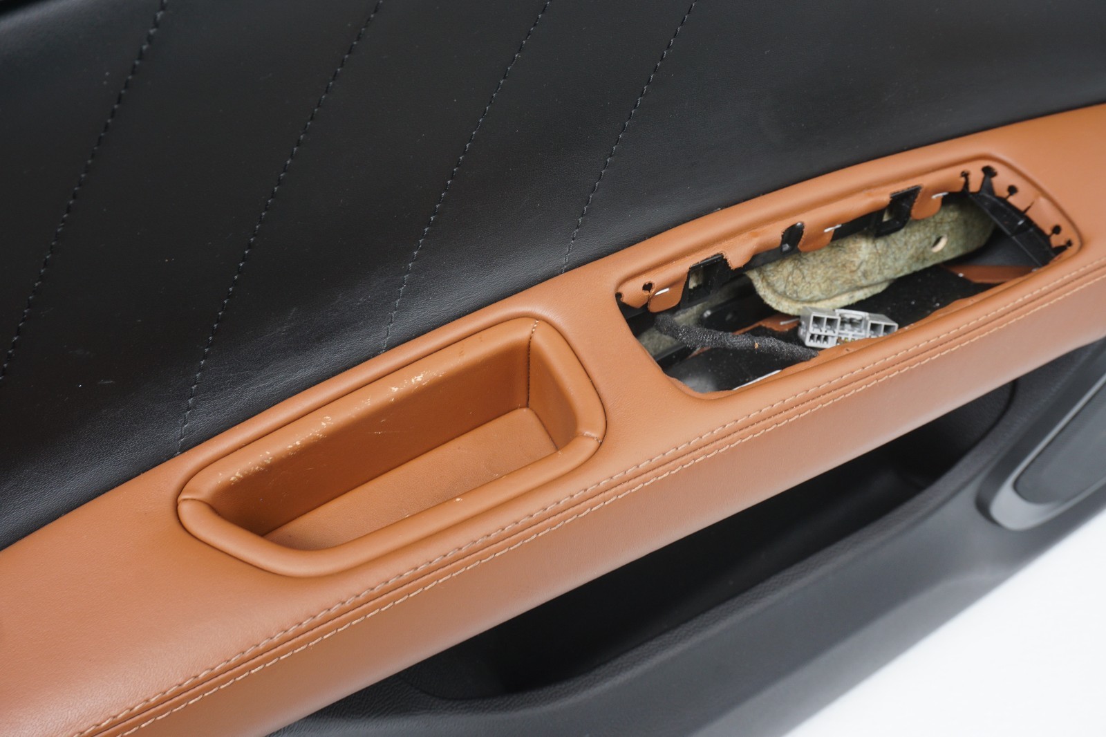 2017 - 2020 MASERATI GHIBLI OEM FRONT LEFT SIDE INTERIOR DOOR PANEL TRIM COVER