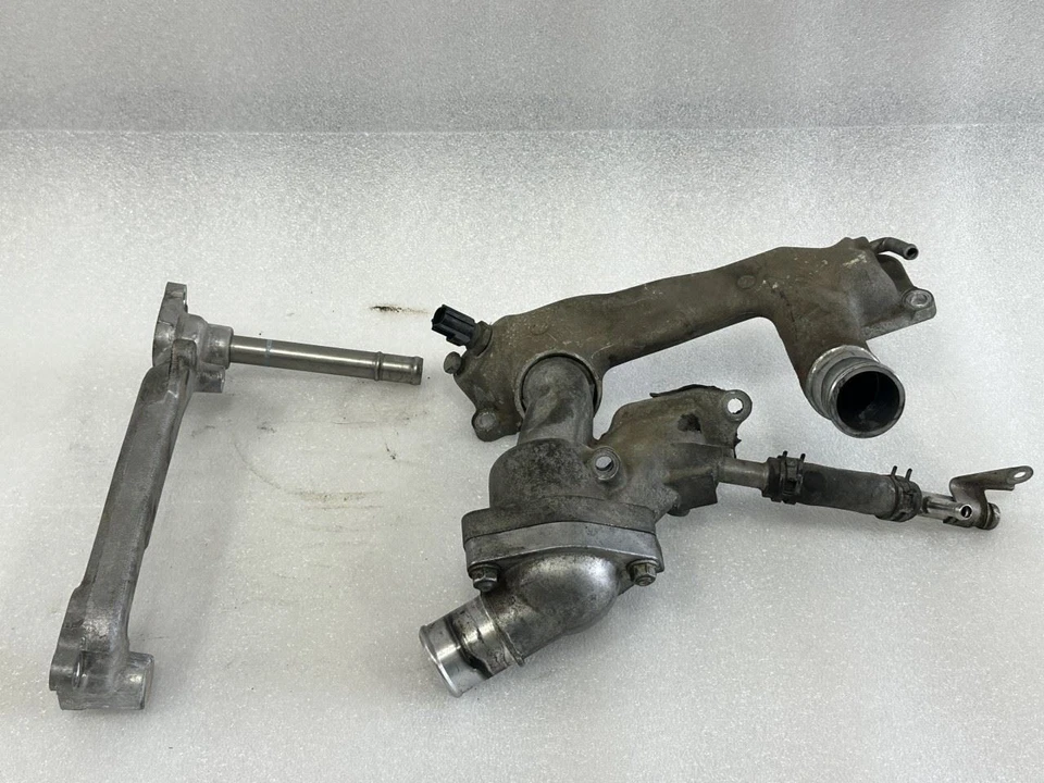 Carcasa termostato Lexus SC430 2002 2003 2004 2005 2006 2007 + DERIVACIÓN DE REFRIGERANTE Foto 2 de 4