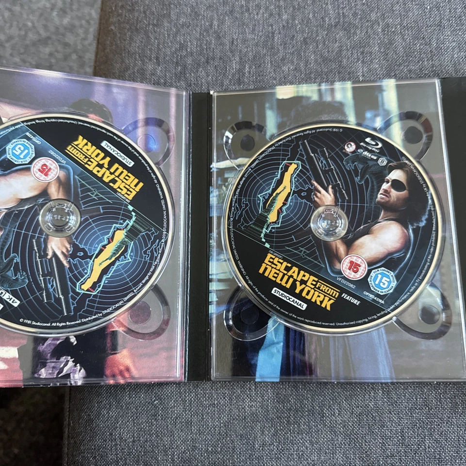 Escape from New York VGC 4K UHD BLU RAY 4 Disc Collectors Edition - Image 4 of 4