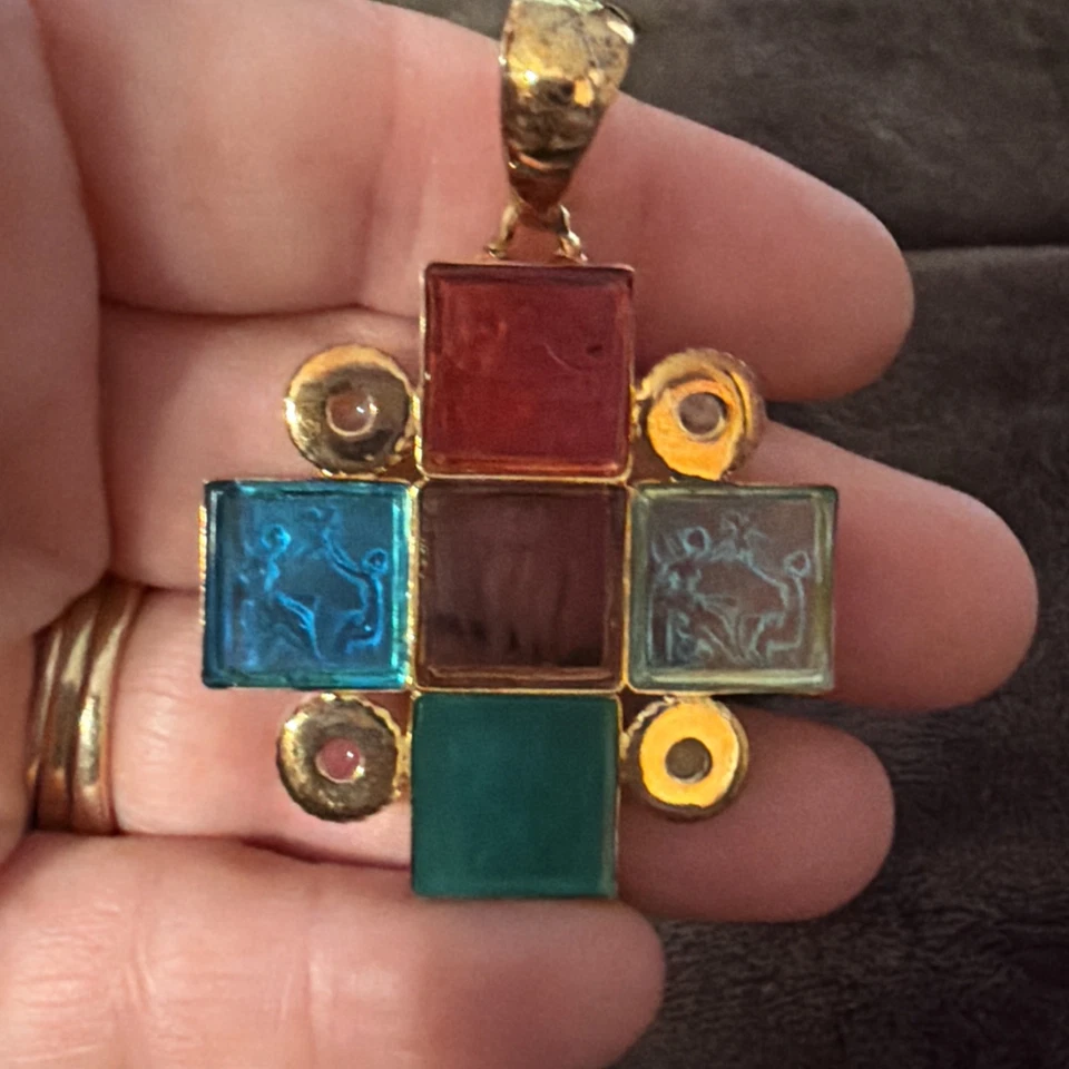 TAGLIAMONTE Designs (1171) 925SS/YGP Venetian Cameo Pendant - Image 3 of 4