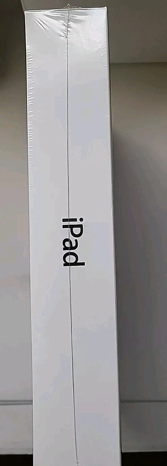 Apple iPad 4th Gen 16GB Wi-Fi, 9.7in A1458 White MD513LL/A New Sealed  - Image 3 of 4