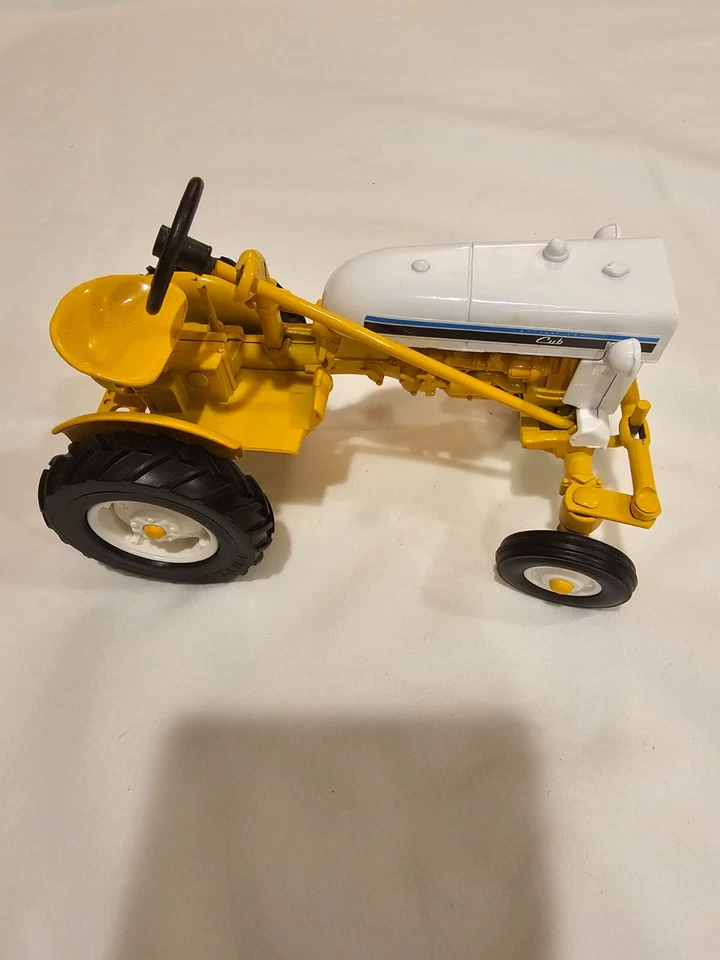 Vintage 1991 Ertl 1:16 International Cub Tractor, Part #653DA, Yellow/White Used - Image 2 of 4